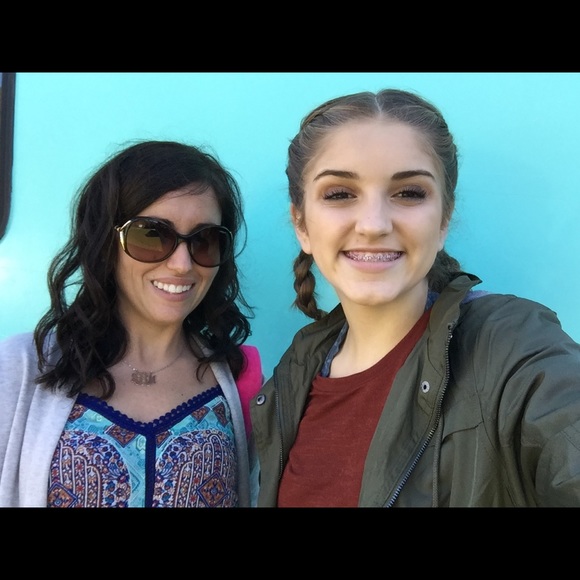 Meet your Posher, Andrena - Picture 3 of 8